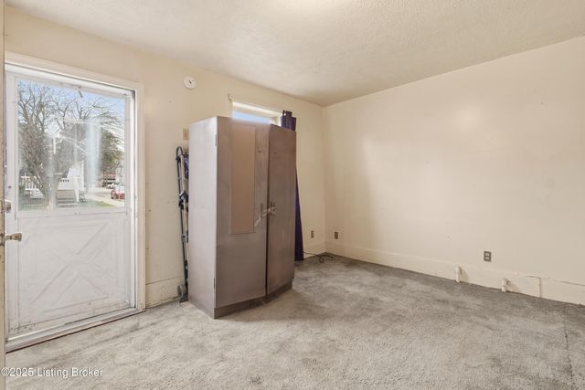 1038 Sylvia St, Louisville, KY 40217