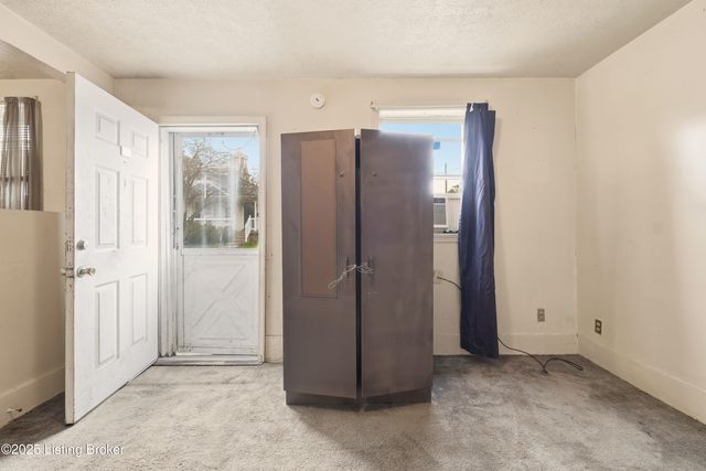 1038 Sylvia St, Louisville, KY 40217