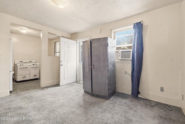 1038 Sylvia St, Louisville, KY 40217