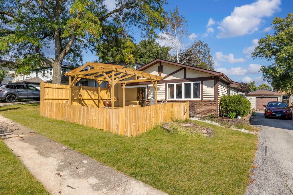224 Radcliff Drive, Bolingbrook, IL 60440