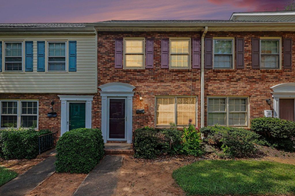 1446 Dover Road, Spartanburg, SC 29301