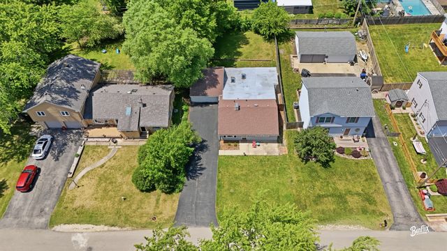 32988 N Meadow Road, Grayslake, IL 60030