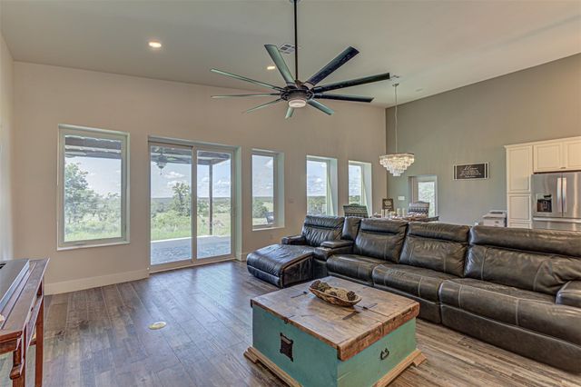 119 Miller Creek BLF, Briggs, TX 78608
