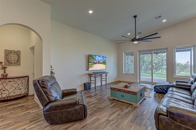 119 Miller Creek BLF, Briggs, TX 78608