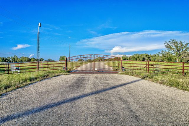 119 Miller Creek BLF, Briggs, TX 78608