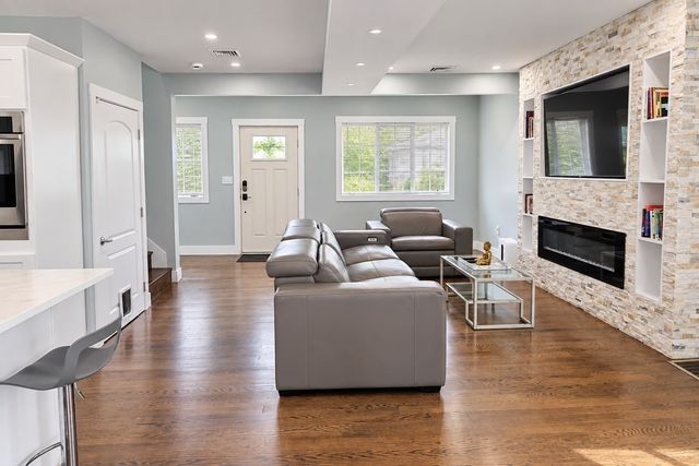 81 Tapley Ave, Revere, MA 02151
