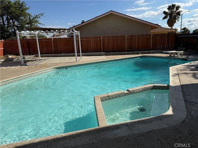16037 Arroyo, Victorville, CA 92395