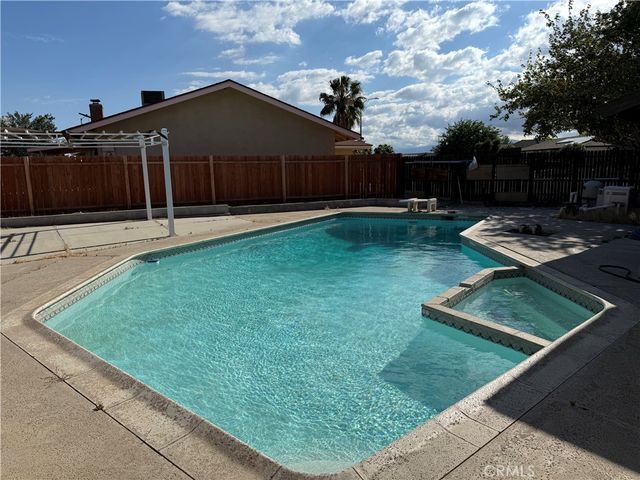 16037 Arroyo, Victorville, CA 92395