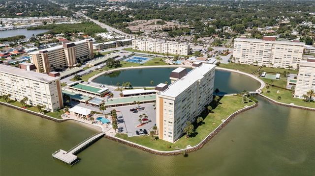 4775 COVE CIRCLE 202, St Petersburg, FL 33708