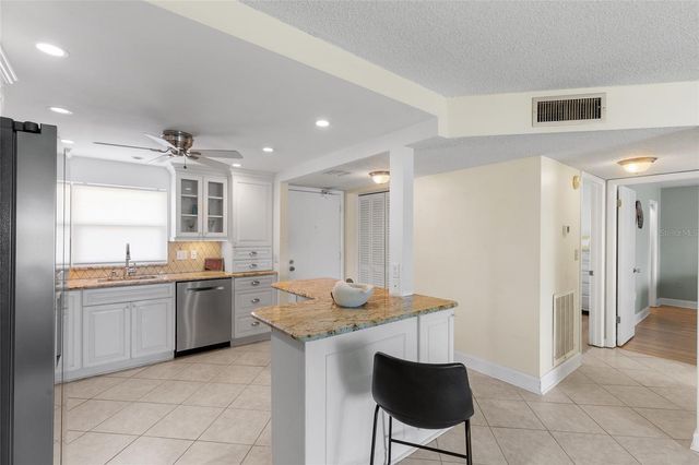 4775 COVE CIRCLE 202, St Petersburg, FL 33708