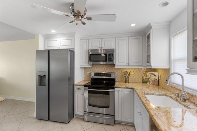 4775 COVE CIRCLE 202, St Petersburg, FL 33708