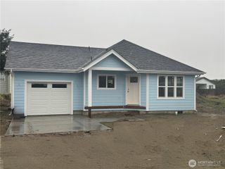 382 Cygnus Avenue SW, Ocean Shores, WA 98569