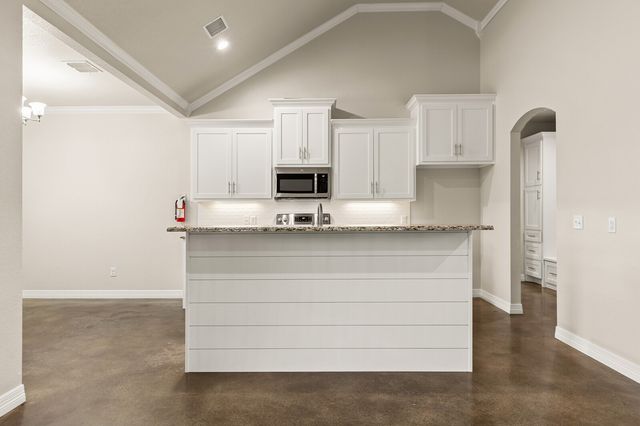 263 E Cougar Lane, China Spring, TX 76633
