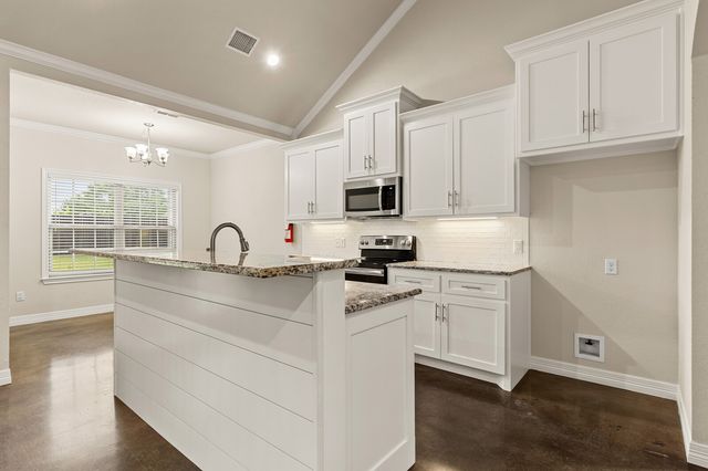 263 E Cougar Lane, China Spring, TX 76633