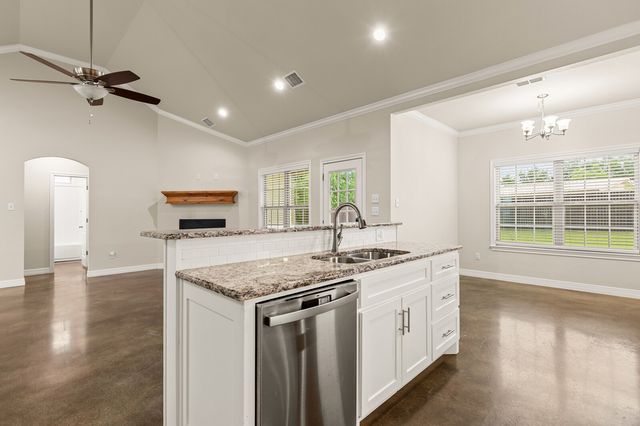 263 E Cougar Lane, China Spring, TX 76633