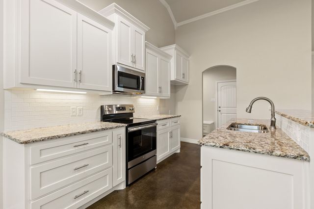 263 E Cougar Lane, China Spring, TX 76633