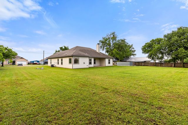263 E Cougar Lane, China Spring, TX 76633