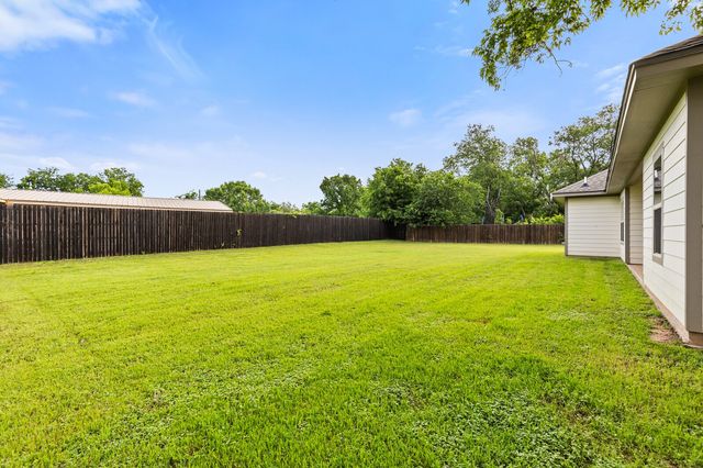 263 E Cougar Lane, China Spring, TX 76633