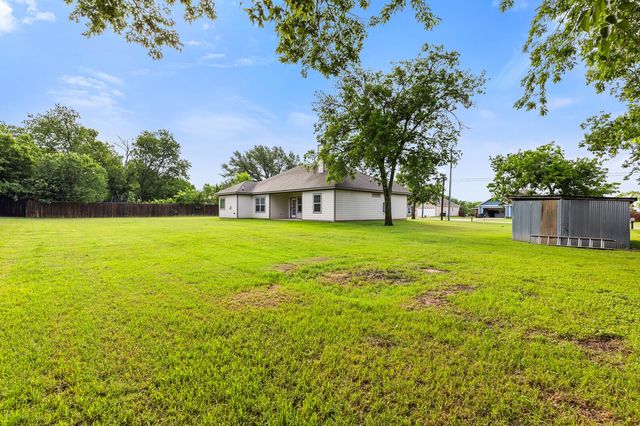 263 E Cougar Lane, China Spring, TX 76633