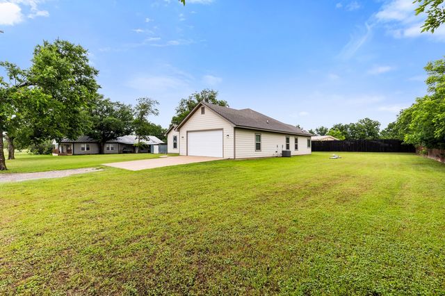 263 E Cougar Lane, China Spring, TX 76633