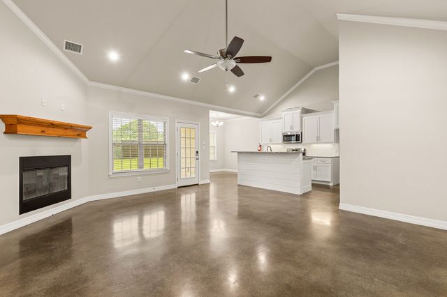263 E Cougar Lane, China Spring, TX 76633