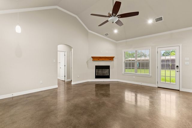 263 E Cougar Lane, China Spring, TX 76633