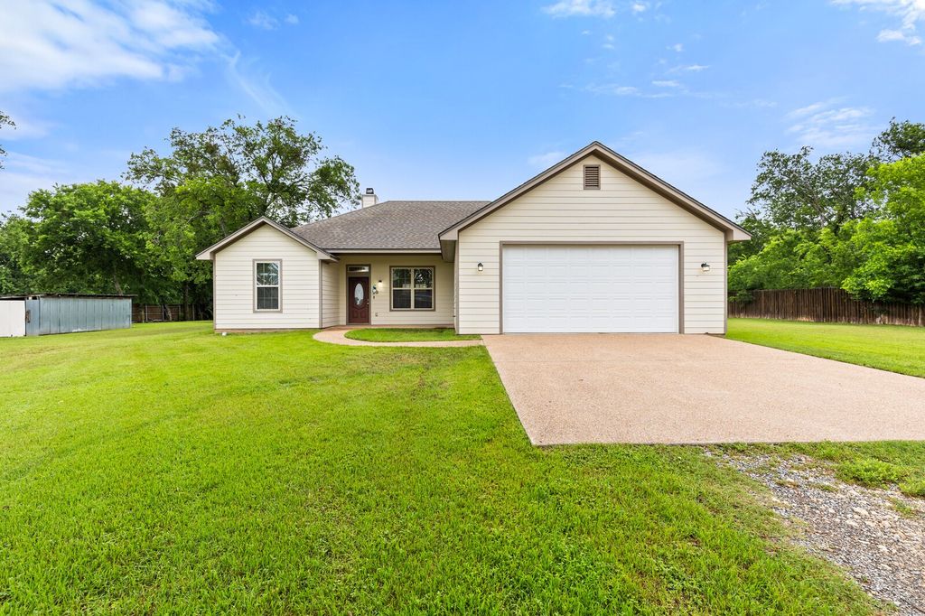 263 E Cougar Lane, China Spring, TX 76633