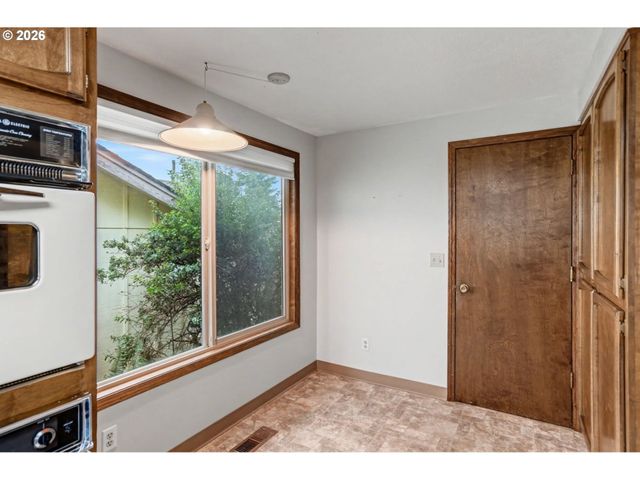 2025 BANYAN Ct Nw, Salem, OR 97304