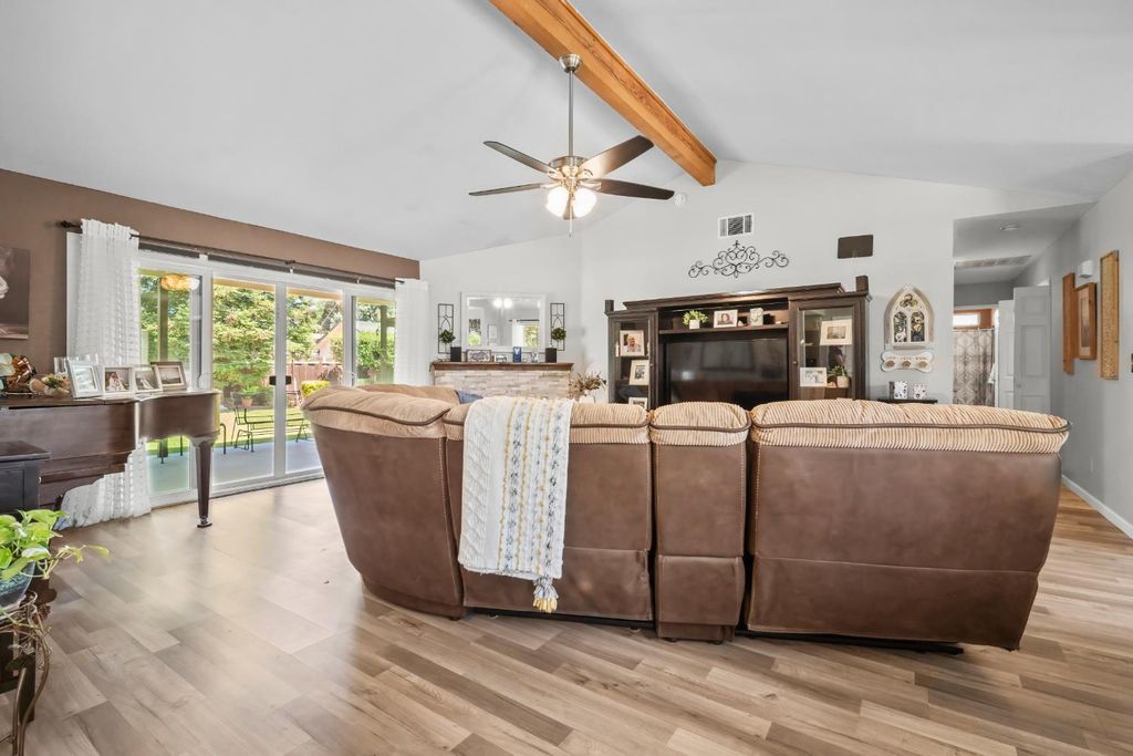 Image 10 of property listing at 18746 Auburn Way, Madera, CA 93638