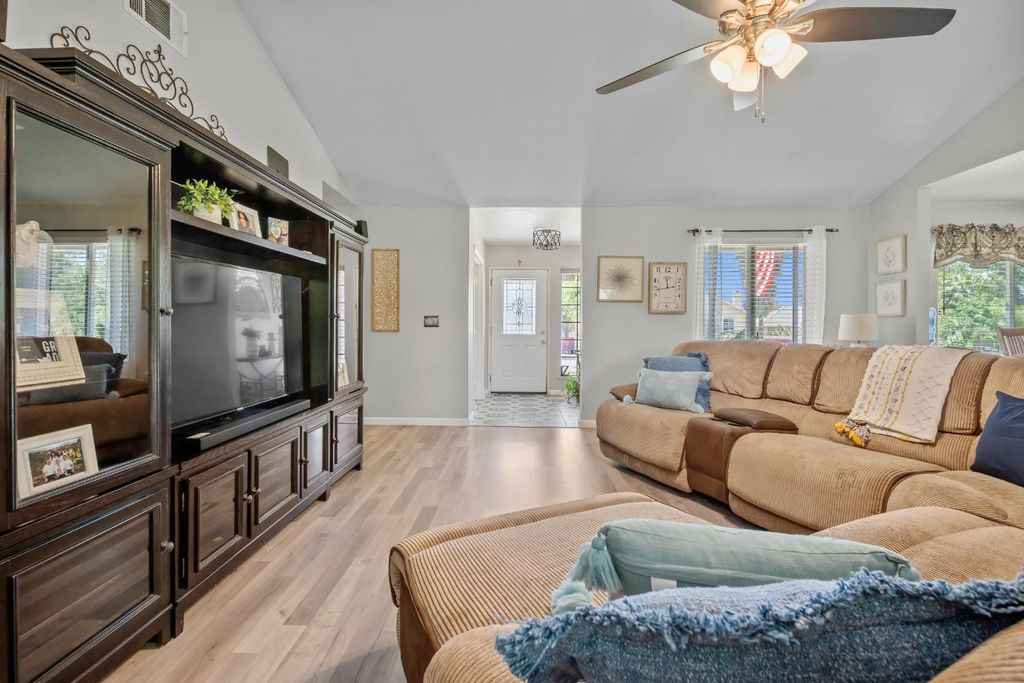 Image 11 of property listing at 18746 Auburn Way, Madera, CA 93638