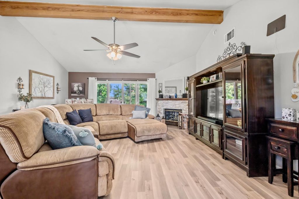 Image 4 of property listing at 18746 Auburn Way, Madera, CA 93638
