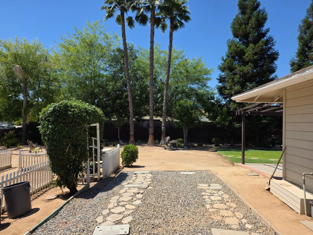 Image 42 of property listing at 18746 Auburn Way, Madera, CA 93638