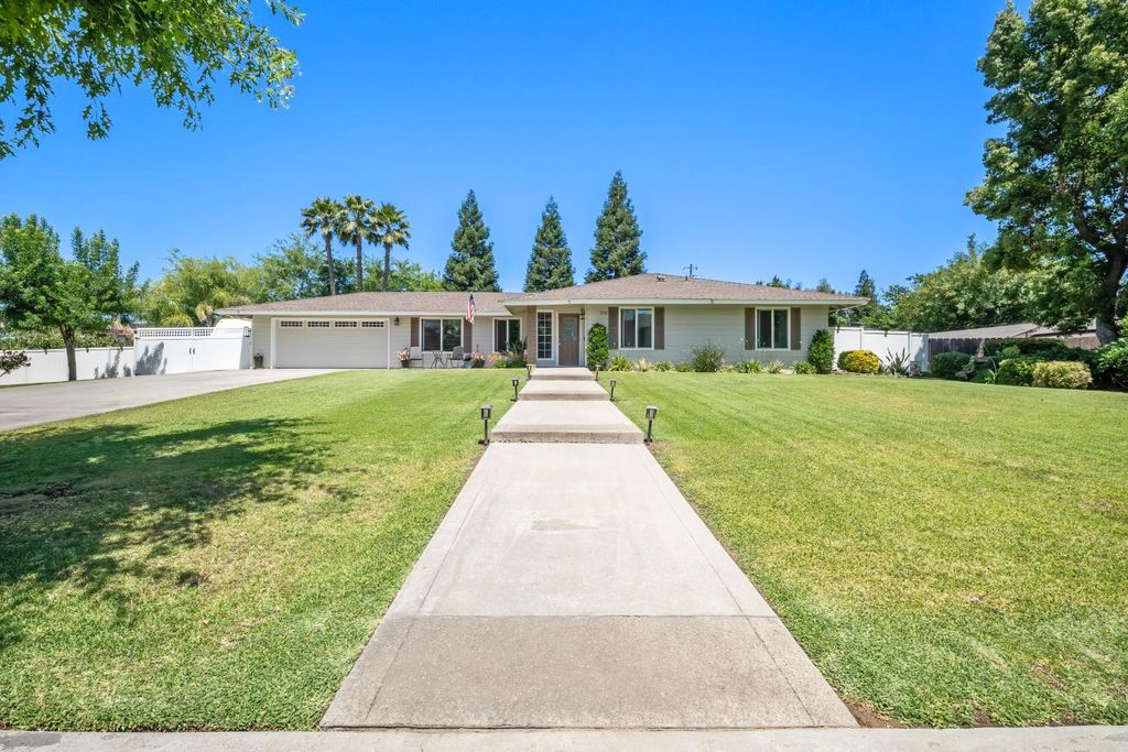 Image 6 of property listing at 18746 Auburn Way, Madera, CA 93638