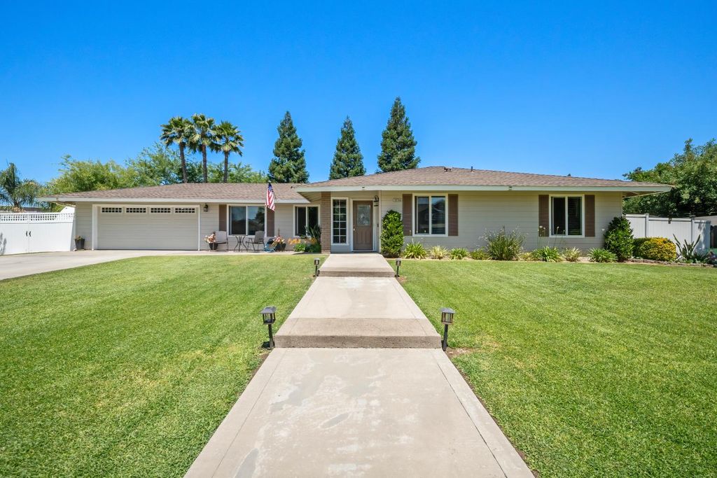 Image 7 of property listing at 18746 Auburn Way, Madera, CA 93638