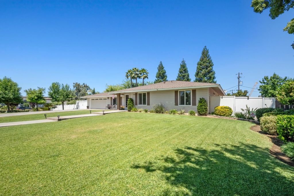 Image 8 of property listing at 18746 Auburn Way, Madera, CA 93638