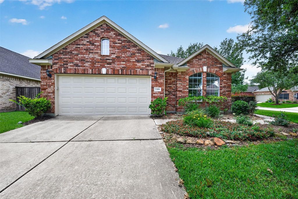 1308 Modena Drive, Pearland, TX 77581