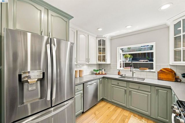 824 Santa Ray Ave., Oakland, CA 94610