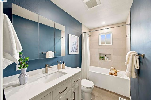 824 Santa Ray Ave., Oakland, CA 94610