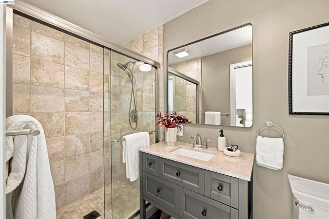 824 Santa Ray Ave., Oakland, CA 94610