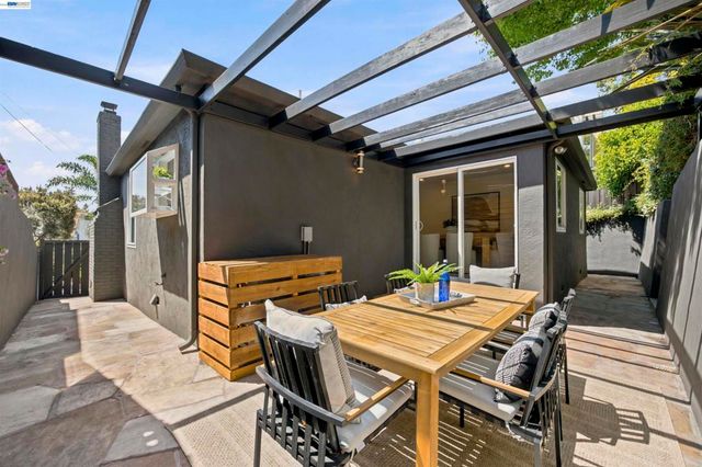 824 Santa Ray Ave., Oakland, CA 94610