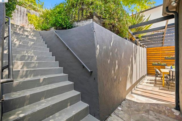 824 Santa Ray Ave., Oakland, CA 94610