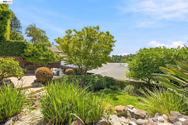 824 Santa Ray Ave., Oakland, CA 94610