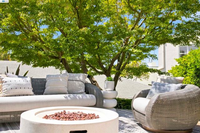 824 Santa Ray Ave., Oakland, CA 94610