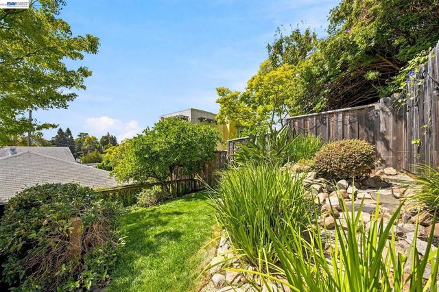 824 Santa Ray Ave., Oakland, CA 94610