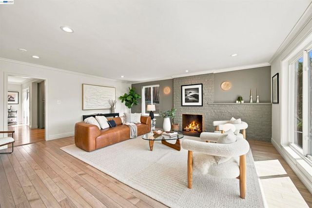 824 Santa Ray Ave., Oakland, CA 94610