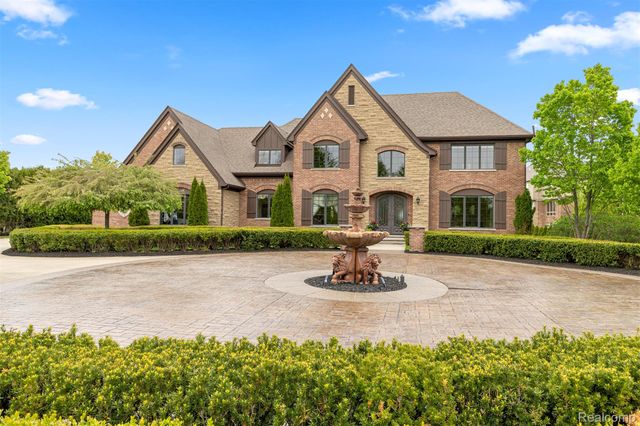 48892 Barola Court, Northville, MI 48167