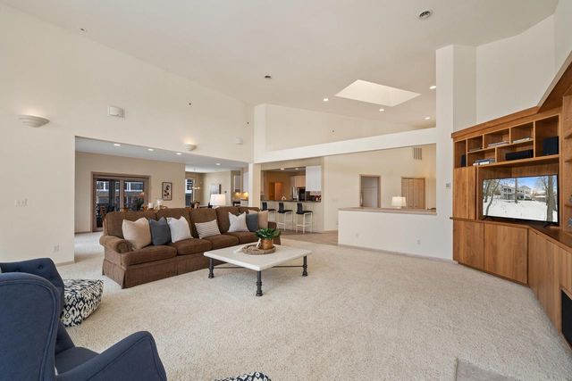 410 Deerpath W, Fontana, WI 53125