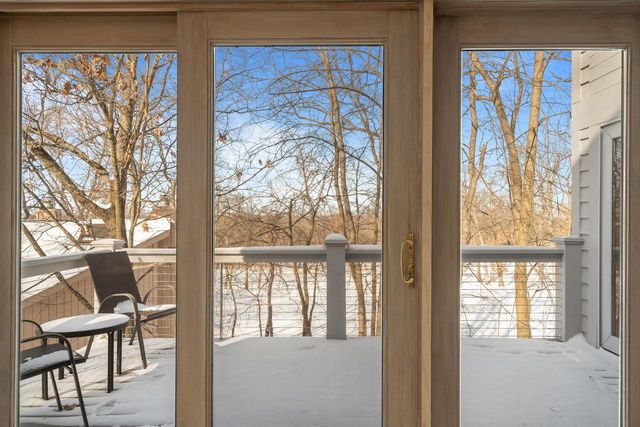 410 Deerpath W, Fontana, WI 53125