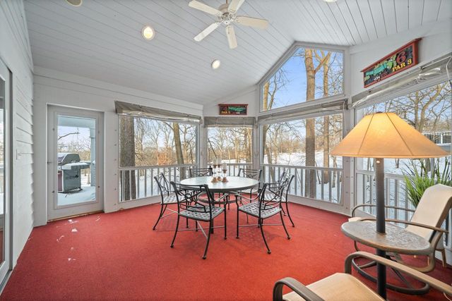 410 Deerpath W, Fontana, WI 53125