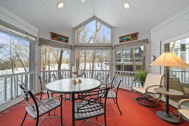 410 Deerpath W, Fontana, WI 53125